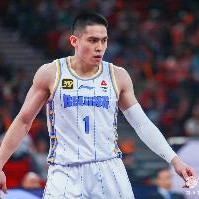 高效全能！陈盈骏半场7中5拿到14分3板4助 罚球3中3